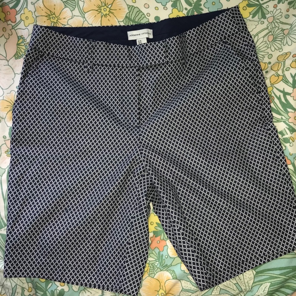 Pattern blue and white Bermuda shorts
